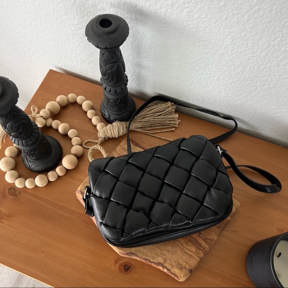 SOLD ❌ BLACK CLOUD CROSSBODY SHOULDER BAG - Picture 2 of 4